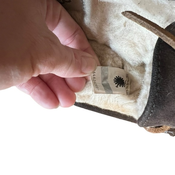 Ugg Dakota women’s gray pewter leather shearling lined slipper - Picture 8 of 9